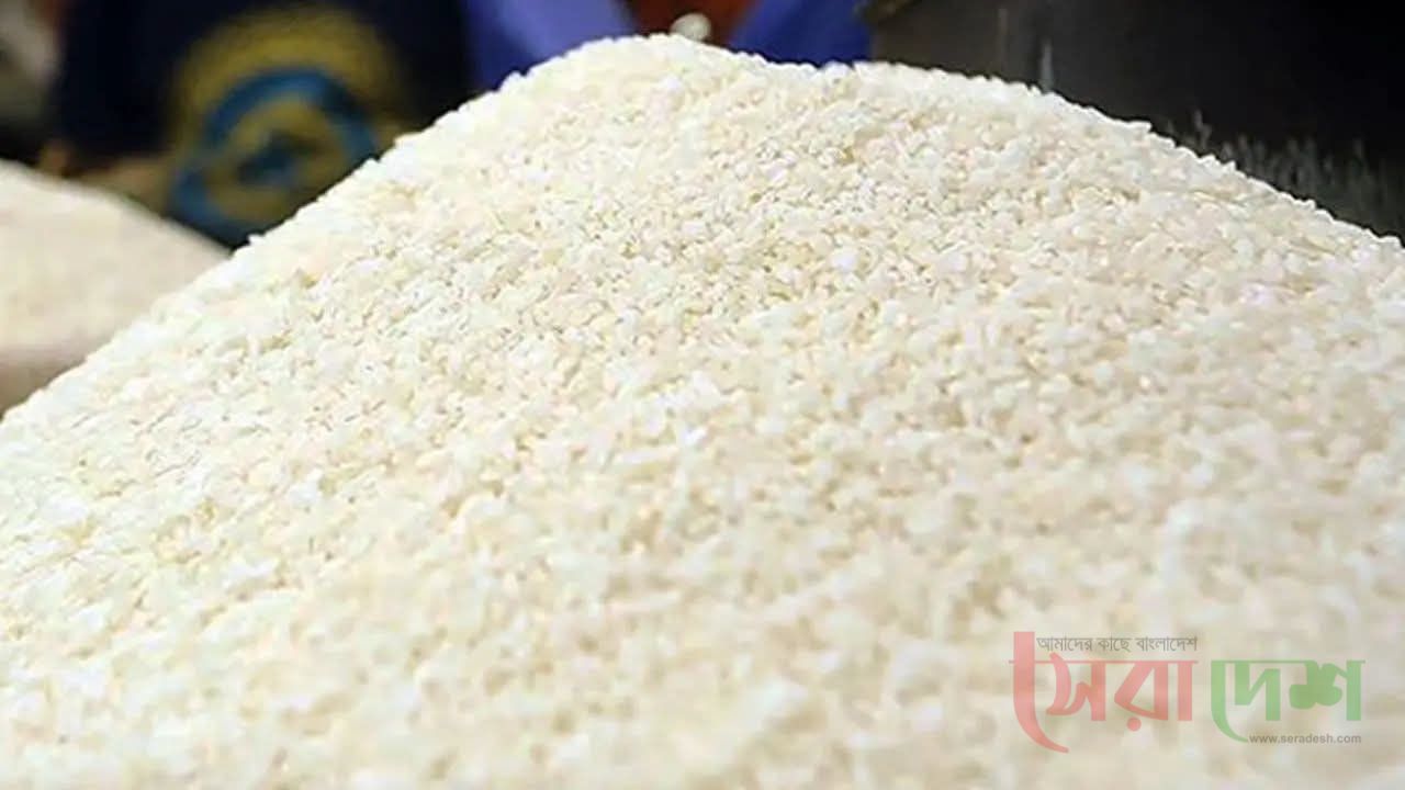 নওগাঁয় সুগন্ধি চালের দাম বেড়েছে কেজিতে ৮০ টাকা 