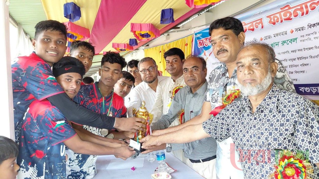 বগুড়ায় ফুটবল টুর্নামেন্টের ফাইনাল ও পুরস্কার বিতরণ