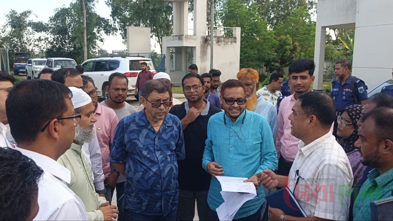জয়পুরহাট হাসপাতালে স্বাস্থ্যমন্ত্রীর আকস্মিক পরিদর্শন
