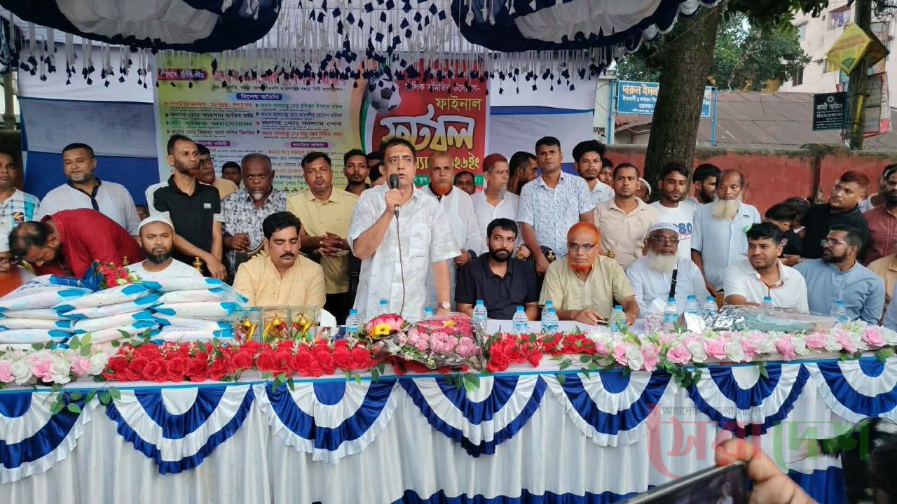 বগুড়ায় চুড়িপট্টি দোকান মালিক সমিতির প্রীতি ফুটবল ফাইনাল