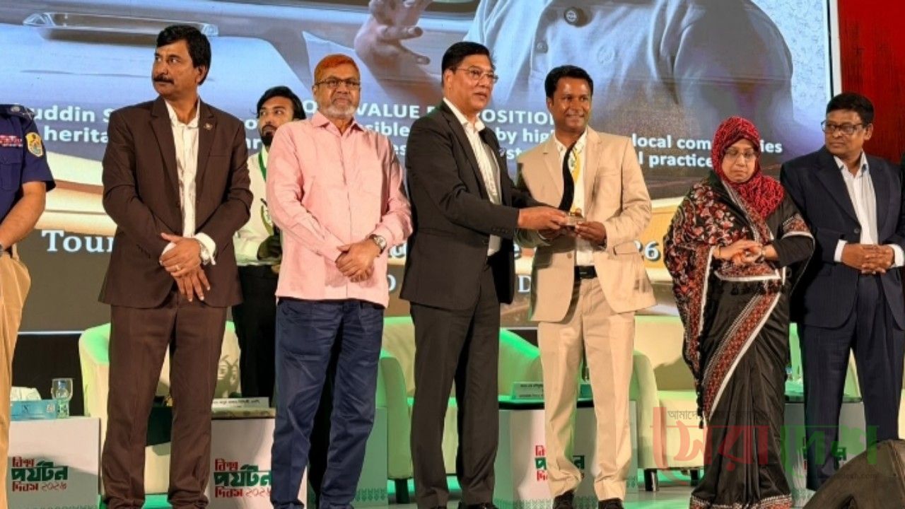 বর্ষসেরা ট্যুরিজম কনটেন্ট ক্রিয়েটর হিসেবে পুরস্কার পেলেন,সালাহউদ্দীন সুমন