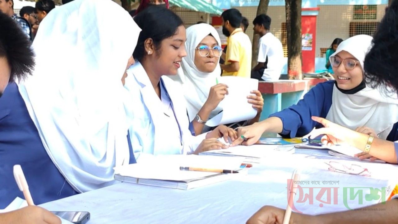 নওগাঁয় চিঠি উৎসব,কাগজের পাতায় ফিরল অনুভূতির ভাষা